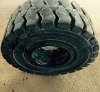 ขายยางรถฟอร์คลิฟทืไฟฟ้า KOMATSU FB20-8