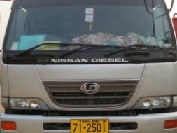 ขายหัวลากนิสสัน UD320 ngv10 ถัง พร้อมหางพื้นเรียบ3เพลา