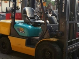 ขายรถยกโฟร์คลิฟท์ยี่ห้อKOMATSU FD30-14 เกียร์ออโต้
