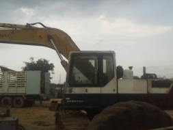 ขายแม็คโค KOMATSUรุ่น3 pc200