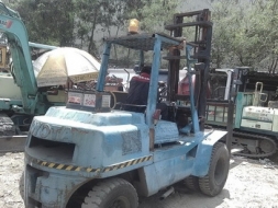 รถยก โฟล์คลิฟท์ ขนาด 4 ตัน TOYOTA: 3FD40 เครื่องดีเซล เสาสูง 4 เมตร งายาว 2 เมตร สภาพสวย พร้อมใช้ง