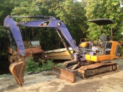 ขายแมคโครCAT MM35T คอลโทลสั้นเครื่อง4สูบ พร้อมใช้งานครับ ขาย 250000 บาท