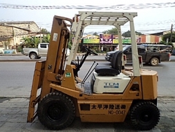 ขายรถยกTCM 2 ตัน เครื่องเบนซิน กระบอกคู่ เสาสูง 3 เมตร ยางตันใหม่ พวงมาลัยเพาเว่อร์ สีเดิมจากนอก