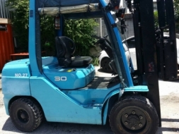 +++ ขายโฟล์คลิฟท์ TOYOTA 8FD30 รุ่น 8 (รถนอก สภาพดี) ขนาด 3 ตัน เครื่องยนต์ดีเซล เสา 3 เมต