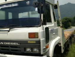NISSAN UD 230