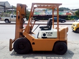 ขายรถยกTCM 2 ตัน เครื่องดีเซลอีซูซุ เสาสูง 4.35 เมตร (เสาต่ำ-เสา3ท่อน) ยางตันใหม่ พวงมาลัยเพาเว่อร