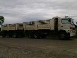 ขายครับ ฮีโน่. 380 ปี53 แม่10ล้อ. ลูก2คาน สภาพใช้งานได้เลย..ไม่ต้องเก็บงานครับ