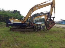ขายรถแบคโฮKOMATSU.PC300-5มีลายหัวแหยกมีเลมทะเบืยน