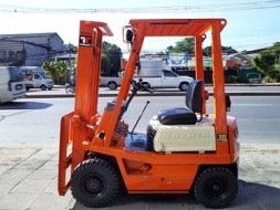 ขายรถยกโตโยต้า 1 ตัน เครื่องเบนซิน เสาสูง 3 เมตร ยางตัน พวงมาลัยเพาเว่อร์ สีเดิมจากนอก นำเข้าจา