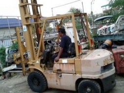 รถยก เสาสูงก็ มีมาให้เลือกสรรกันอีกแล้วครับ - รุ่น MITSUBISHI: FG 25 ขนาด 2.5 ตัน เสาสูง 4 เมตร