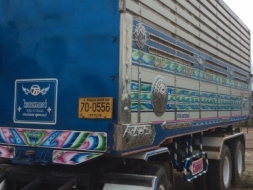 ลูกพ่วงสามเพลาดั้ม