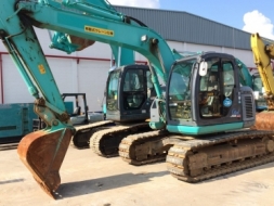 SK135SR-1ES-YY04-07957-YR2006-3952 ชม. ถึงไทยแล้วครับ สวย ๆ ไม่แพง