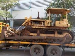 ขายรถแทรกเตอร์ D.5 เก่านอกสภาพสวย บอดี้ตีนเป็ด สนใจรีบหน่อยคับ