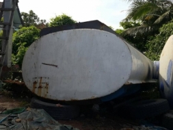 ถังน้ำมันเจาะทะลุเป็นถังน้ำ 16,000 ลิตร ใส่รถ 10 ล้อ