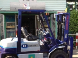 +++ ขายโฟล์คลิฟท์ KOMATSU FD25-11 (สภาพดี พร้อมใช้ 8000 ชม.) ขนาด 2.5 ตัน เครื่องยนต์ดีเซล