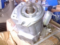 ขายปั้มไฮโดรลิก รถเครน 5 ตัน ราคา 6000 บาทโทร 0906208746