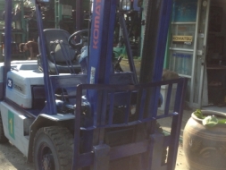 +++ ขายโฟล์คลิฟท์ KOMATSU FD25-11 ขนาด 2.5 ตัน (รถสภาพดี พร้อมใช้ 8000 ชม.) เครื่องยนต์ดีเว