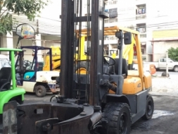 ขายรถยกโฟร์คลิฟท์ TCM 4ตัน ( หนีบกลม )