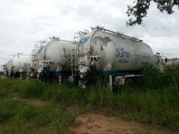 ขายแทงก์สแตนเลส พีวีซีผง แป้งสาลี พร้อมอุปกรณ์ครบชุดจำนวน 6 ใบ