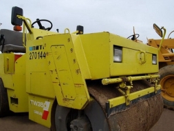 รถบดหน้าเหล็กหลังยาง SAKAI TW350 ขับ 2 เพลา เลี้ยวเอวอ่อน